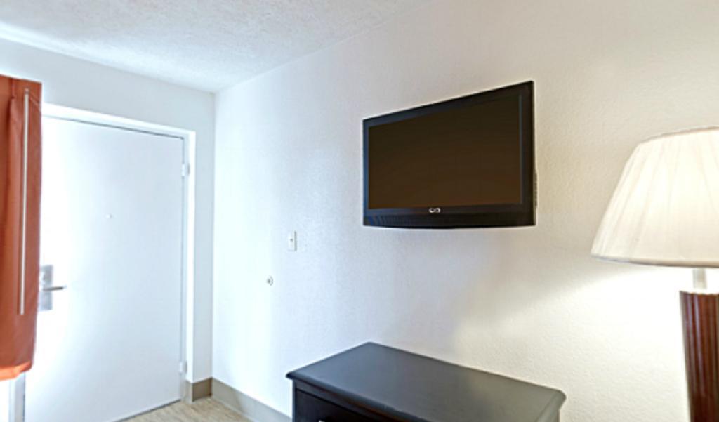 Econo Lodge Метрополис Стая снимка