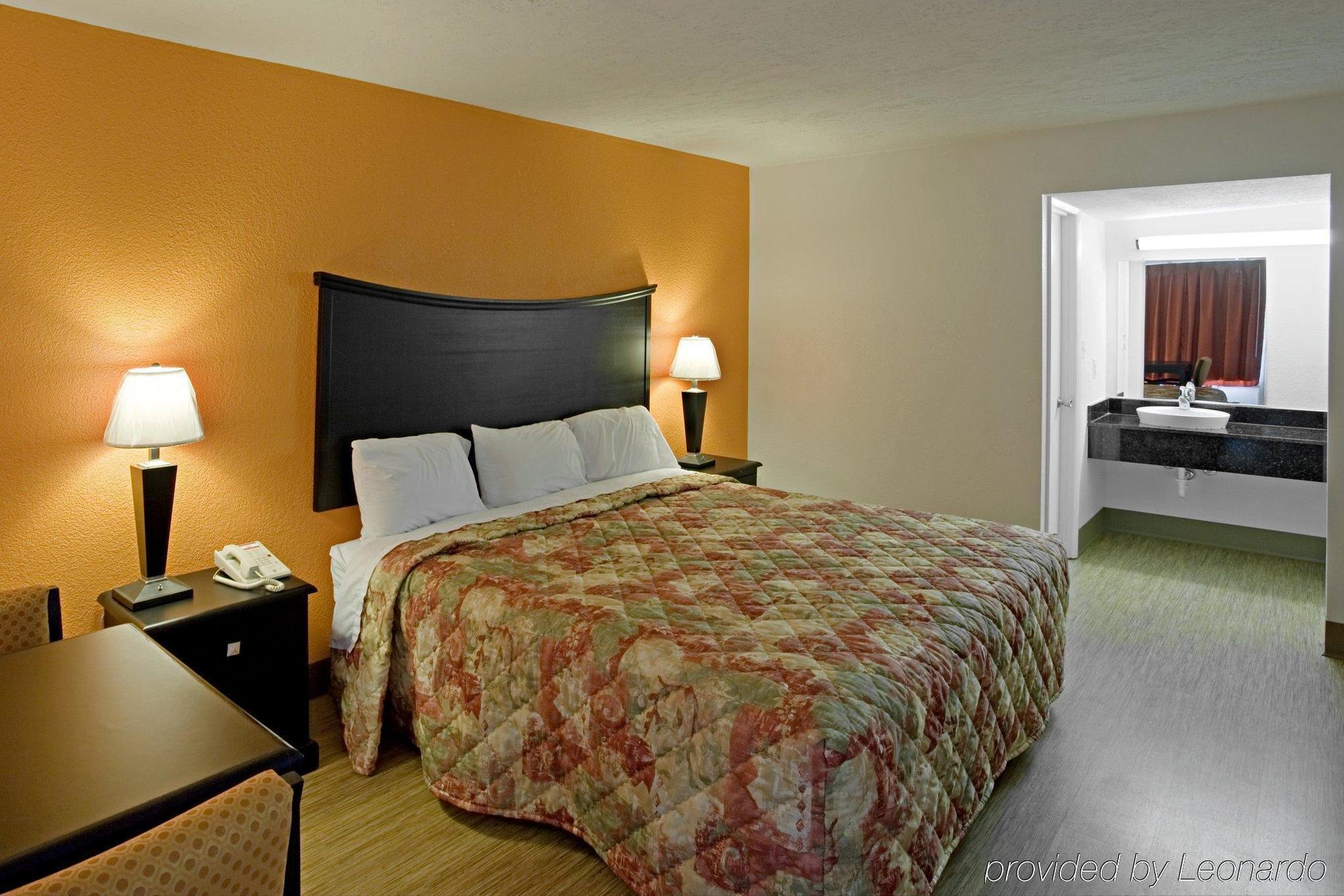 Econo Lodge Метрополис Стая снимка