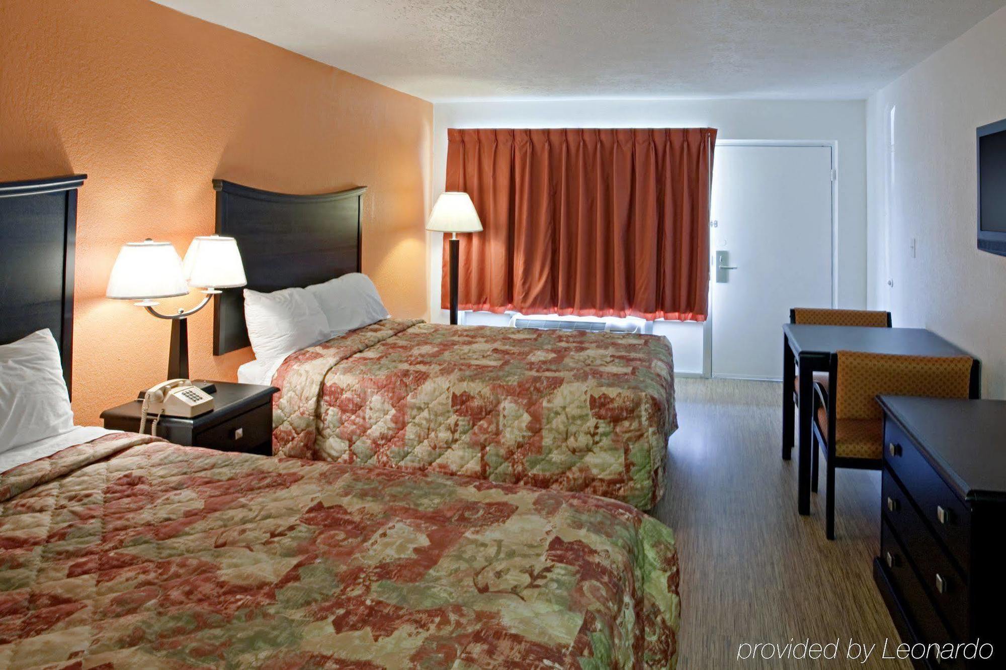 Econo Lodge Метрополис Стая снимка