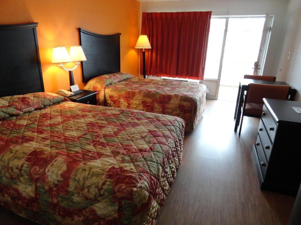 Econo Lodge Метрополис Стая снимка